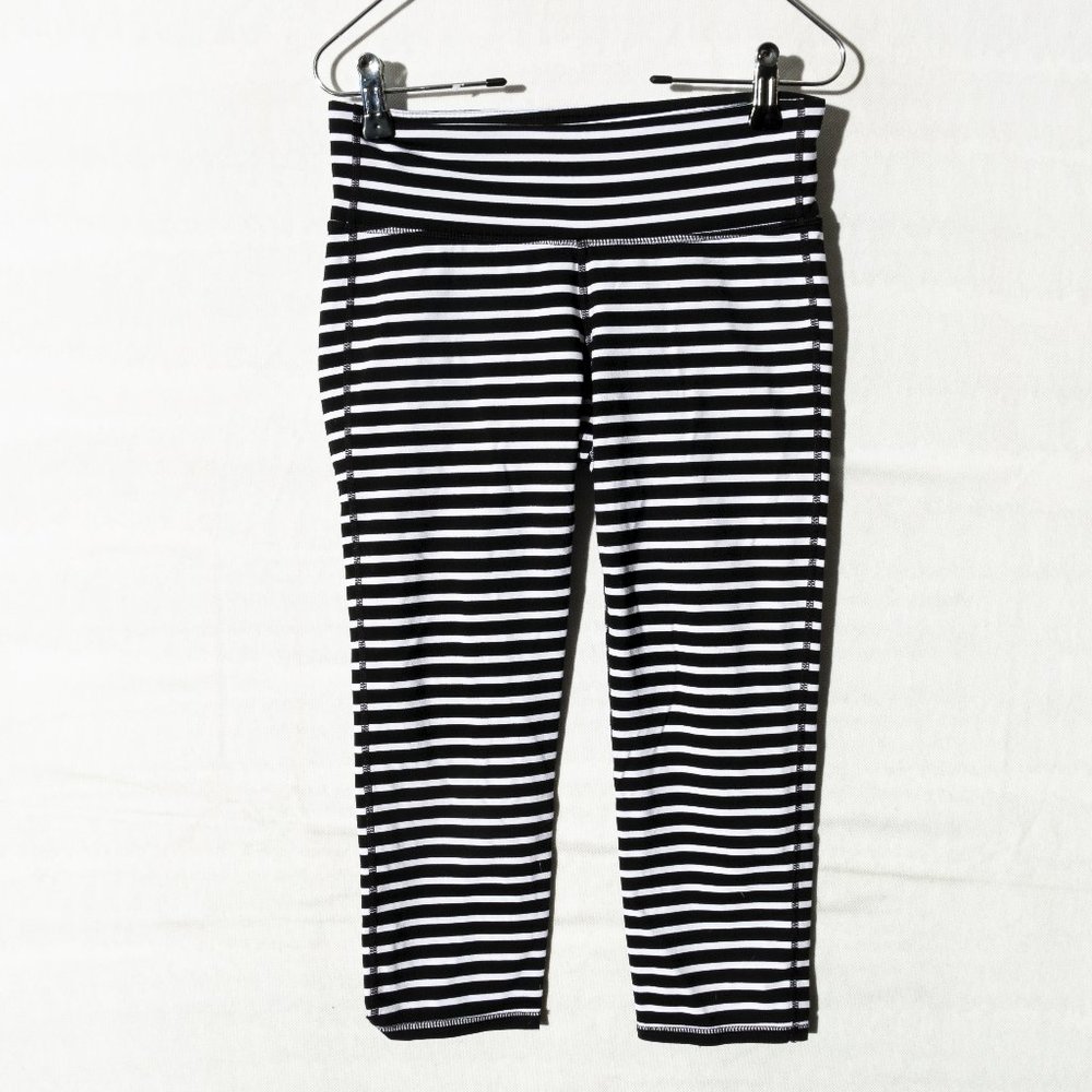 Athleta Chaturanga Capri Leggings Black And White Stripes Size Small